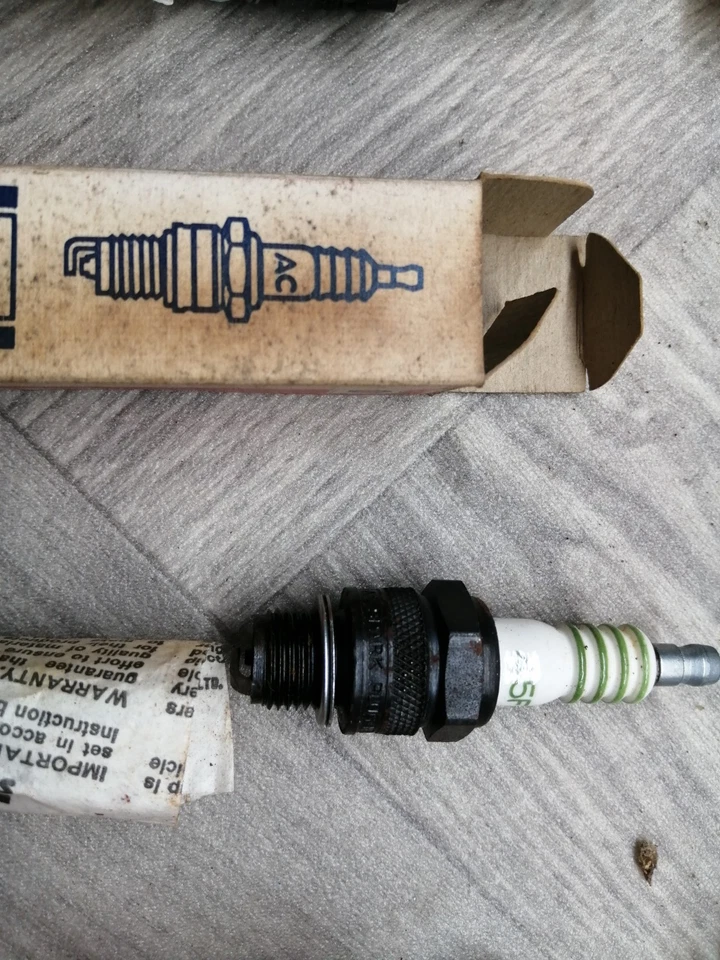 Set of Six N.O.S. AC Spark Plugs 45F In Original Boxes. - Image 2 of 4