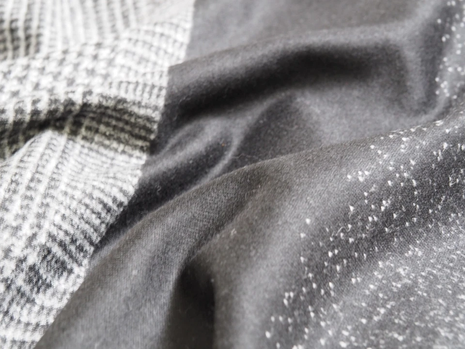 Verschiedengemusterter Stoff, 1,50 (B) x 1,65 (L) Meter