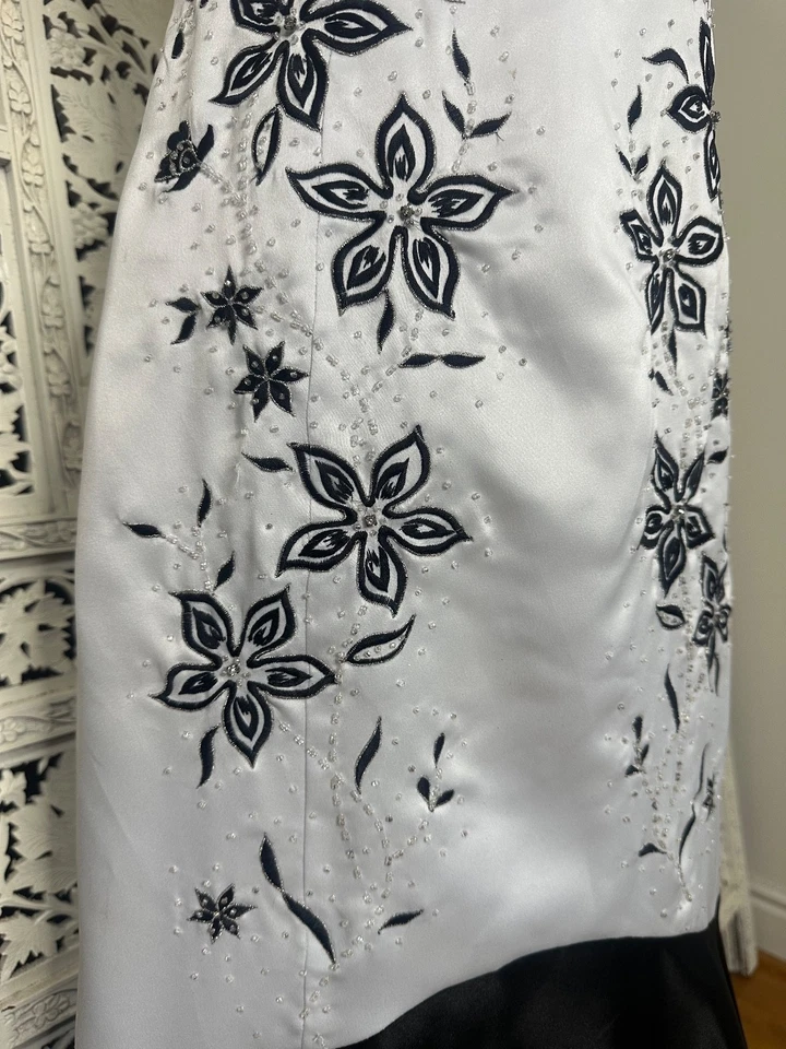 Vtg Morgan & Co Black & White Y2K Beaded Floral Embroidered Formal Prom Dress - Image 4 of 4