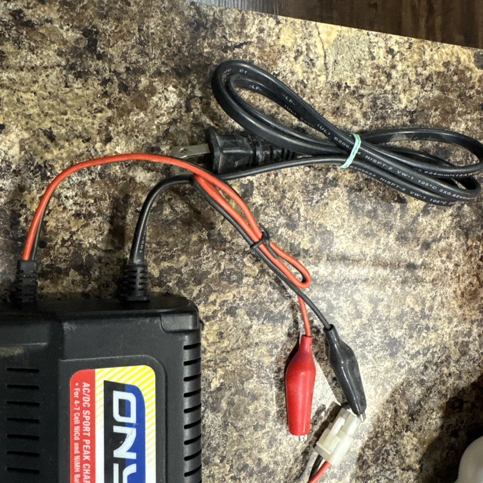 Cargador de pico deportivo ONYX200 AC/DC para baterías de NiCd y NiMH de 4-7 celdas USADO Foto 2 de 4