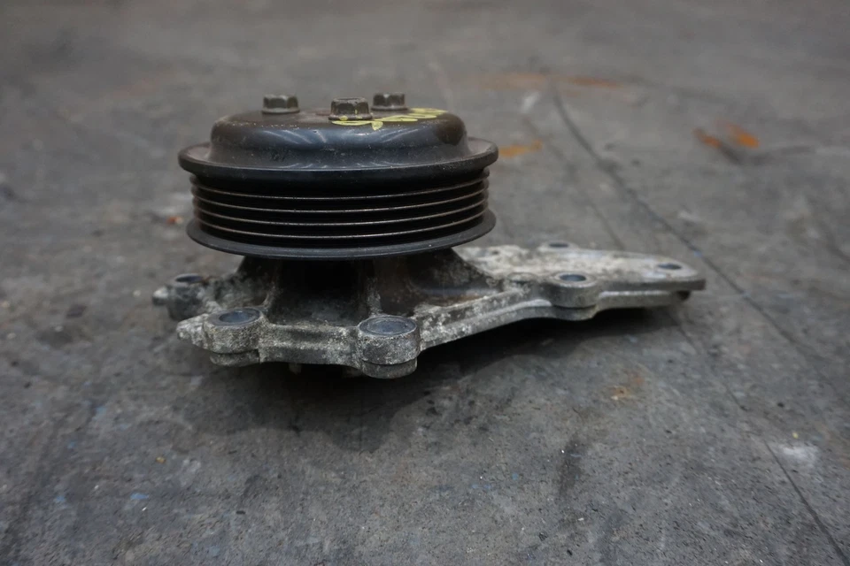 Bomba de líquido de arrefecimento e conjunto de roda de polia fabricante de equipamento original N3H115100B Mazda RX8 2004-08 - Imagem 3 de 4