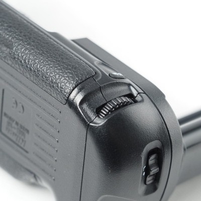 Nikon Mb-15 High Speed Battery Grip for F100 Film SLR Camera US