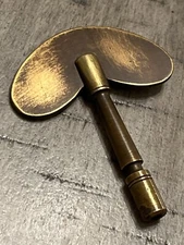 Antique bronze trench art propeller bow skeleton clock key 032625@