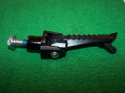 SUZUKI GSXR1000 FRONT RIGHT FOOTREST PEG BAR & HOLDER 43531-41G20