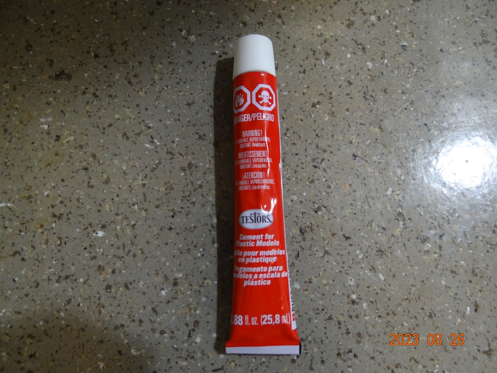 TESTORS MODEL CEMENT FOR PLASTICS 5/8 oz glue model polystrene