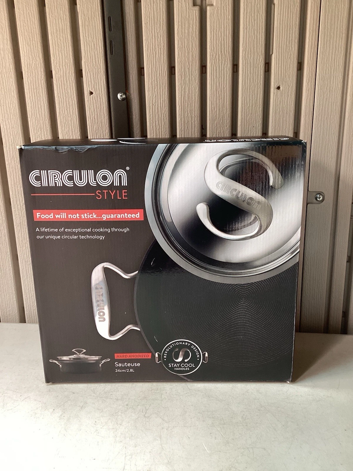 Circulon Style Sauteuse Black Aluminium Round Non Stick Sauté Pan - 24cm / 2.8L.