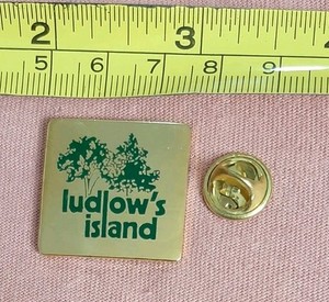Gold Tone Ludlow's Island Resort Lake Vermillion Minnesota Souvenir Lapel Pin
