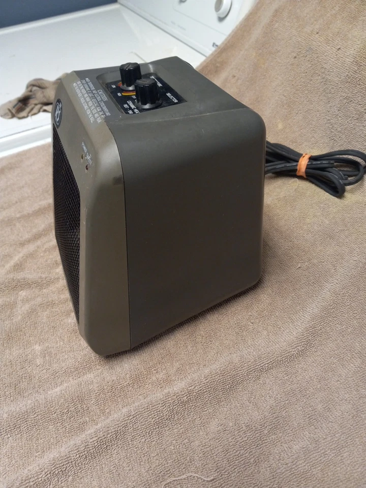 RST-590 TABLETOP CERAMIC HEATER - Royal Sovereign BRAND - Image 3 of 4