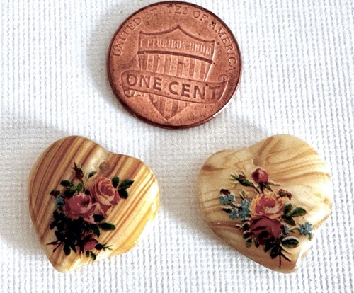 Vintage 17mm Decaled Floral Striated Glass Heart Beads Pendants 2