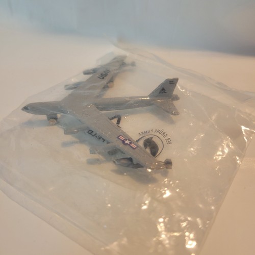Boeing B-52 Stratofortress Bomber Diecast Aircraft Replica vintage new! - 第 2/3 張圖片