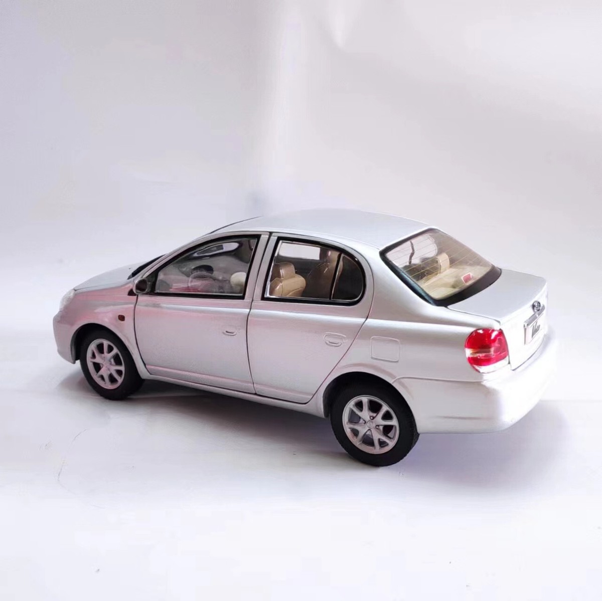 1/18 TOYOTA ECHO/Yaris 2005 China FAW VELA Diecast model