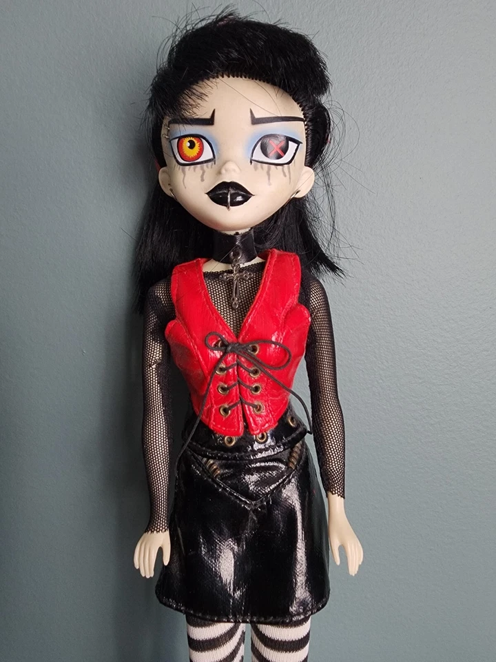 Muñeca Gótica Punk Bleeding Edge 2003 Malice Looming Foto 2 de 4