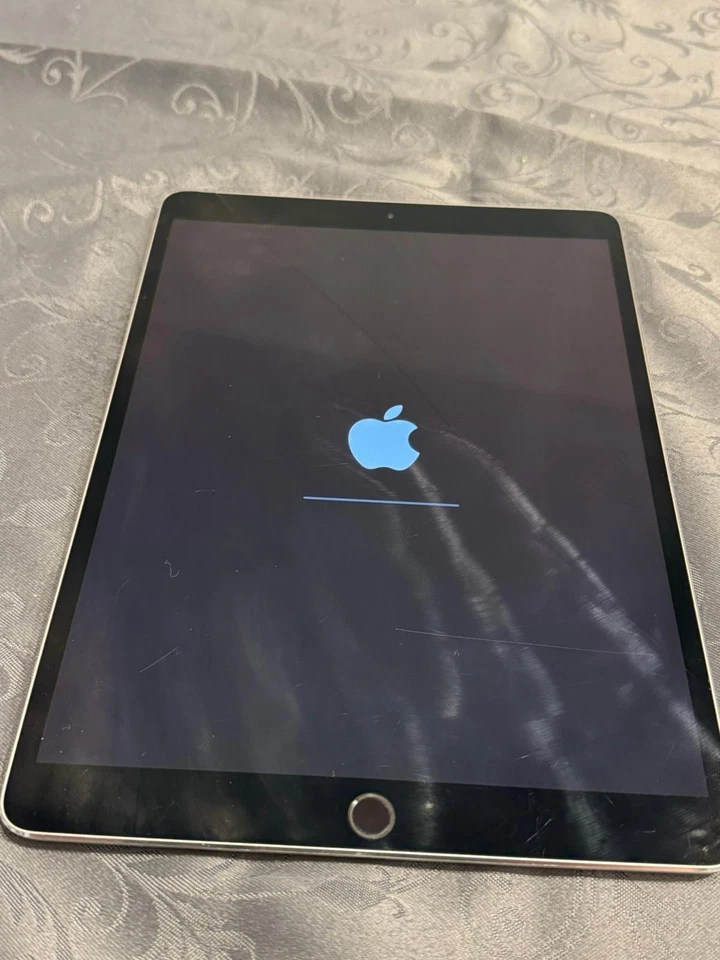 Apple iPad Pro 1. Gen 64GB, Wi-Fi, 10,5 Zoll - Space Grau - Bild 2 von 4