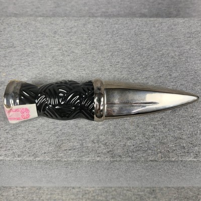 Beneagles Scotch Whiskey Peter Thomson Sgian Dubh Knife Decanter Liquor Bottle 