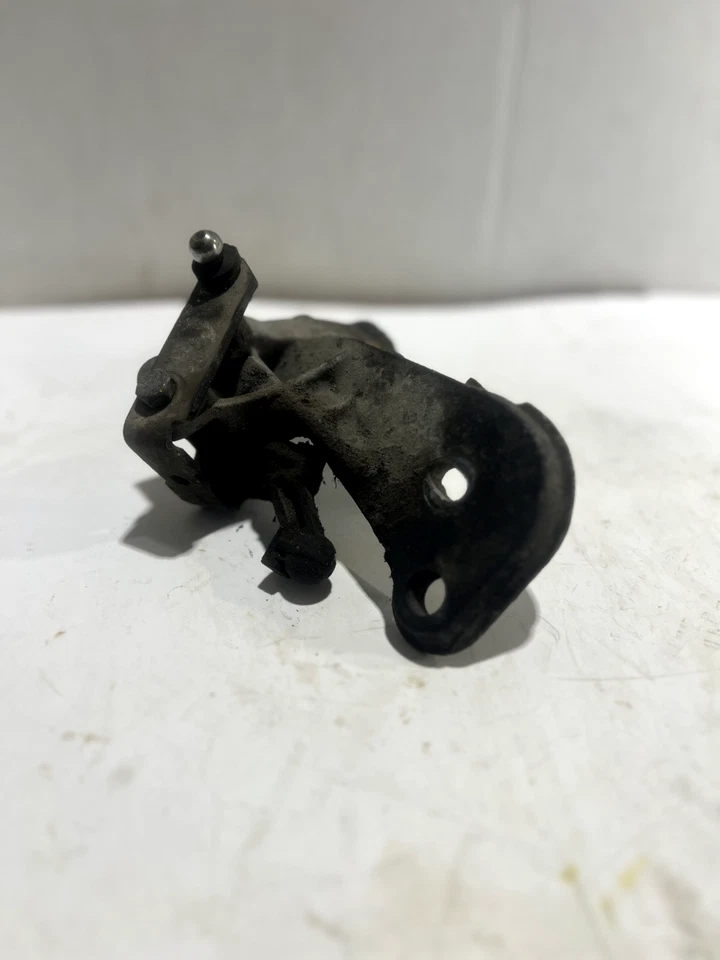 VW MANUAL TRANSMISSION 020/DFQ (MK3 2.0L) TRANS MOUNT BRACKET BRACE SUPPORT - Image 2 of 4