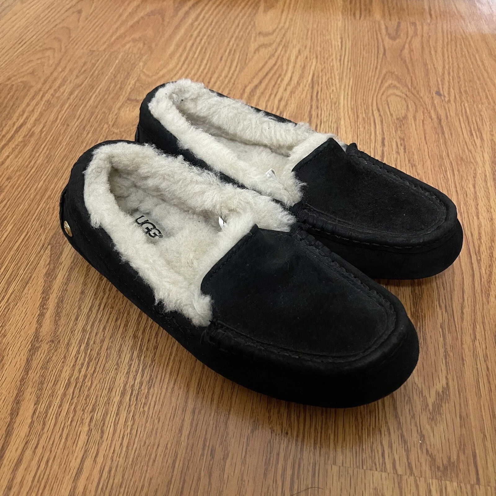Mocassini slip on UGG Ansley neri foderati in sherpa donna taglia US 5