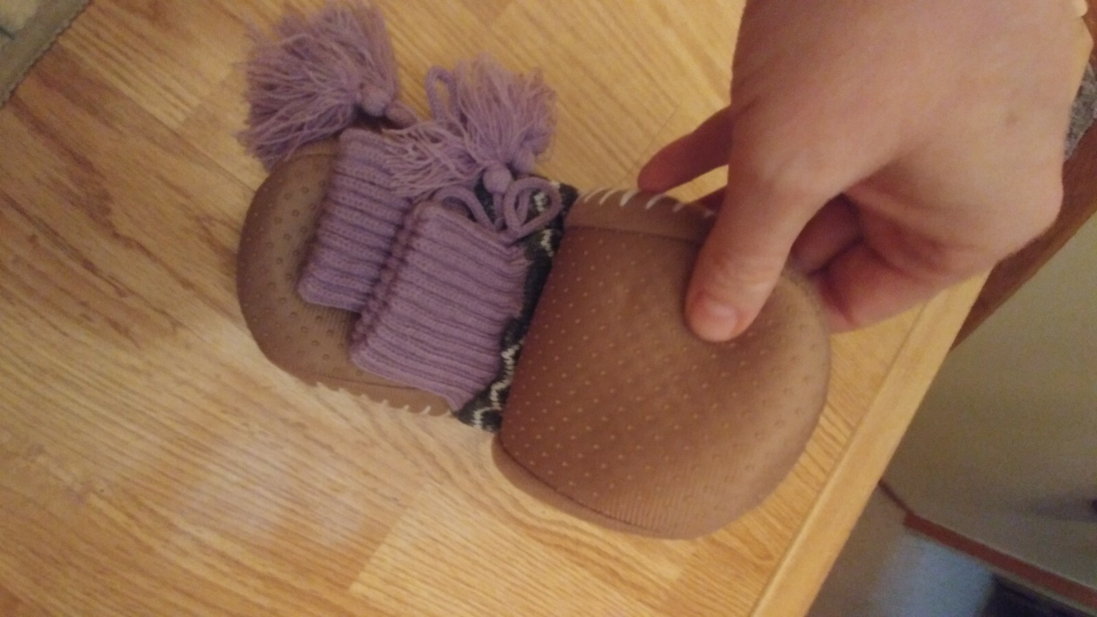 SAOLA Bellissime calze ciabatte in maglia nuove con etichette di Muk Luks metà polpaccio S M (5 7) con suola gripper