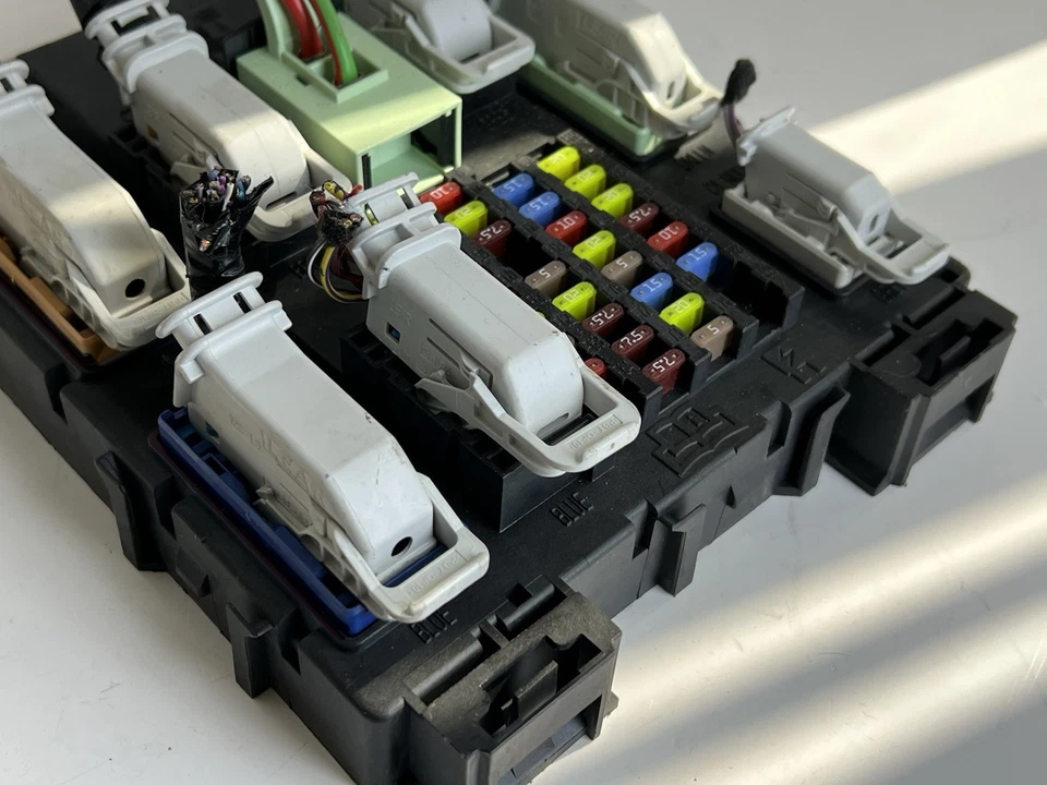 2018 FORD ESCAPE BODY CONTROL INTERIOR FUSE BOX GV6T-14A073-JK OEM - Image 4 of 4