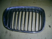 BMW E39 535i Type 5/D V8 Front Right Front Grille Grill 8159312