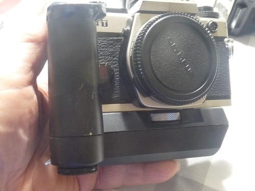 Olympus OM-4T 35mm Film Camera, Zoom Lens, Auto Winder 2, Flash, Bag - Picture 9 of 18