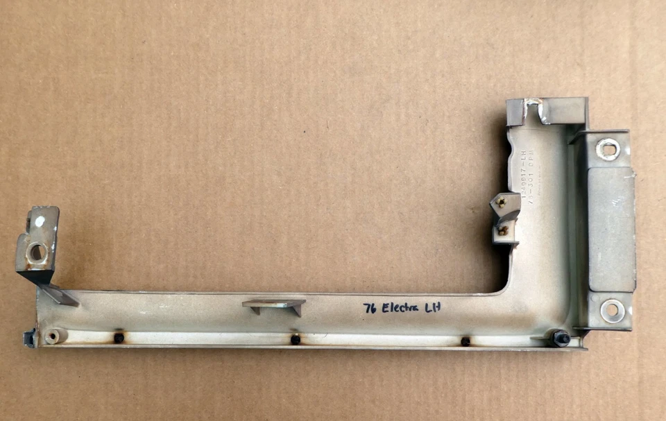 Buick Lesabre Electra Estate Wagon Park Avenue 1976 panel de llenado de luz principal izquierda  Foto 3 de 4