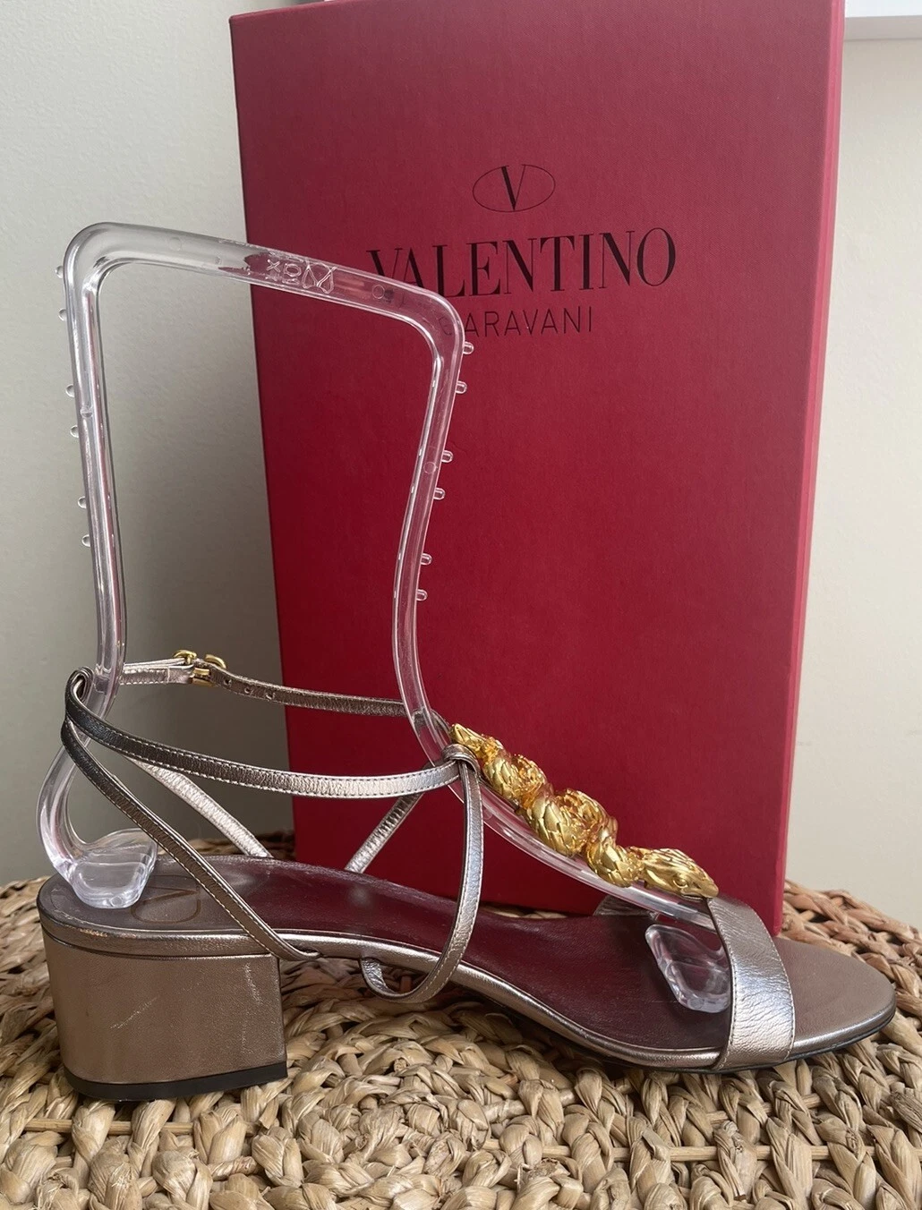 Valentino Garavani Sandali con tacco a blocco serpente in pelle argento bronzo 40