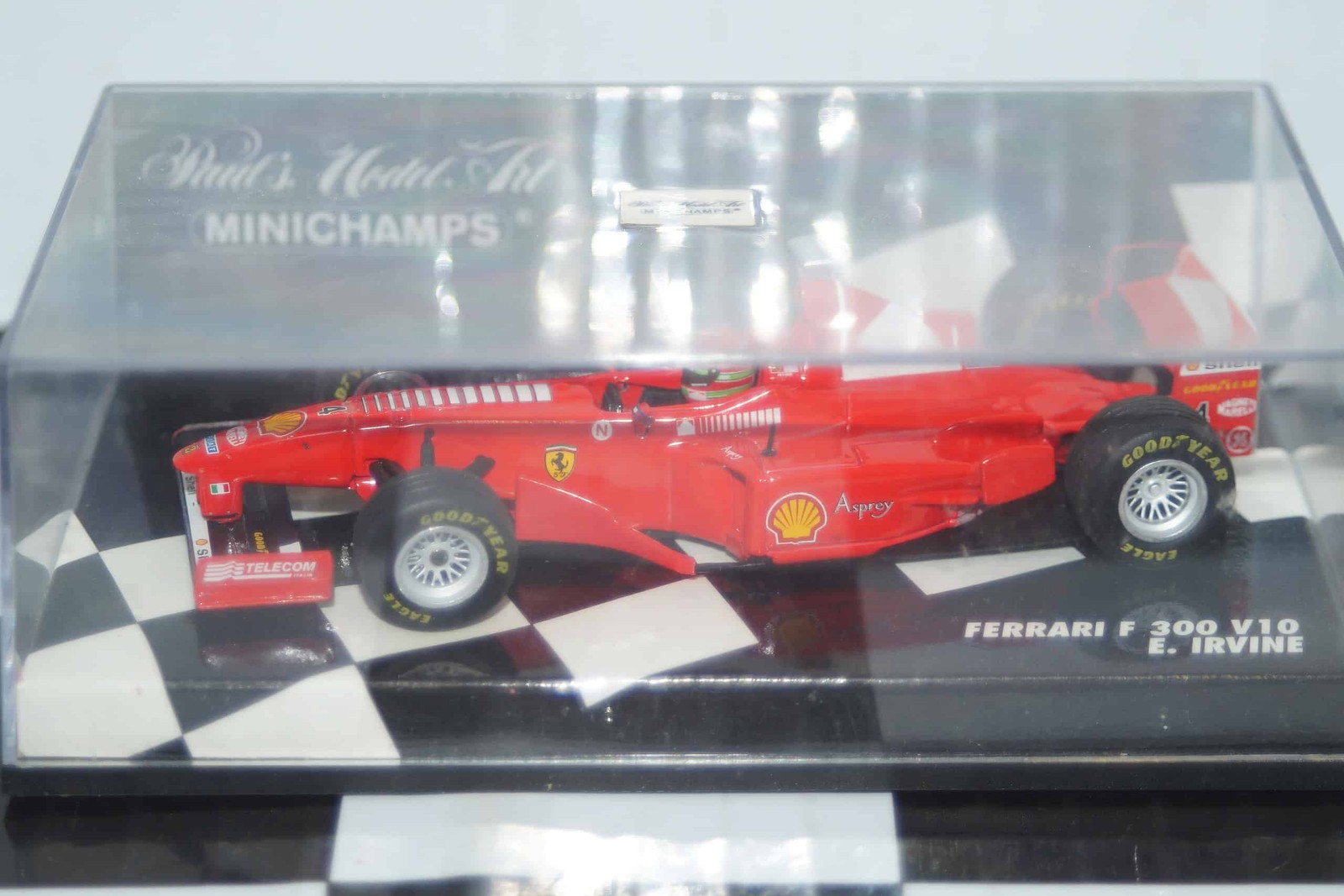 Minichamps Ferrari F 300 V10 E.Irvine 430 980004 Diecast in 1:43