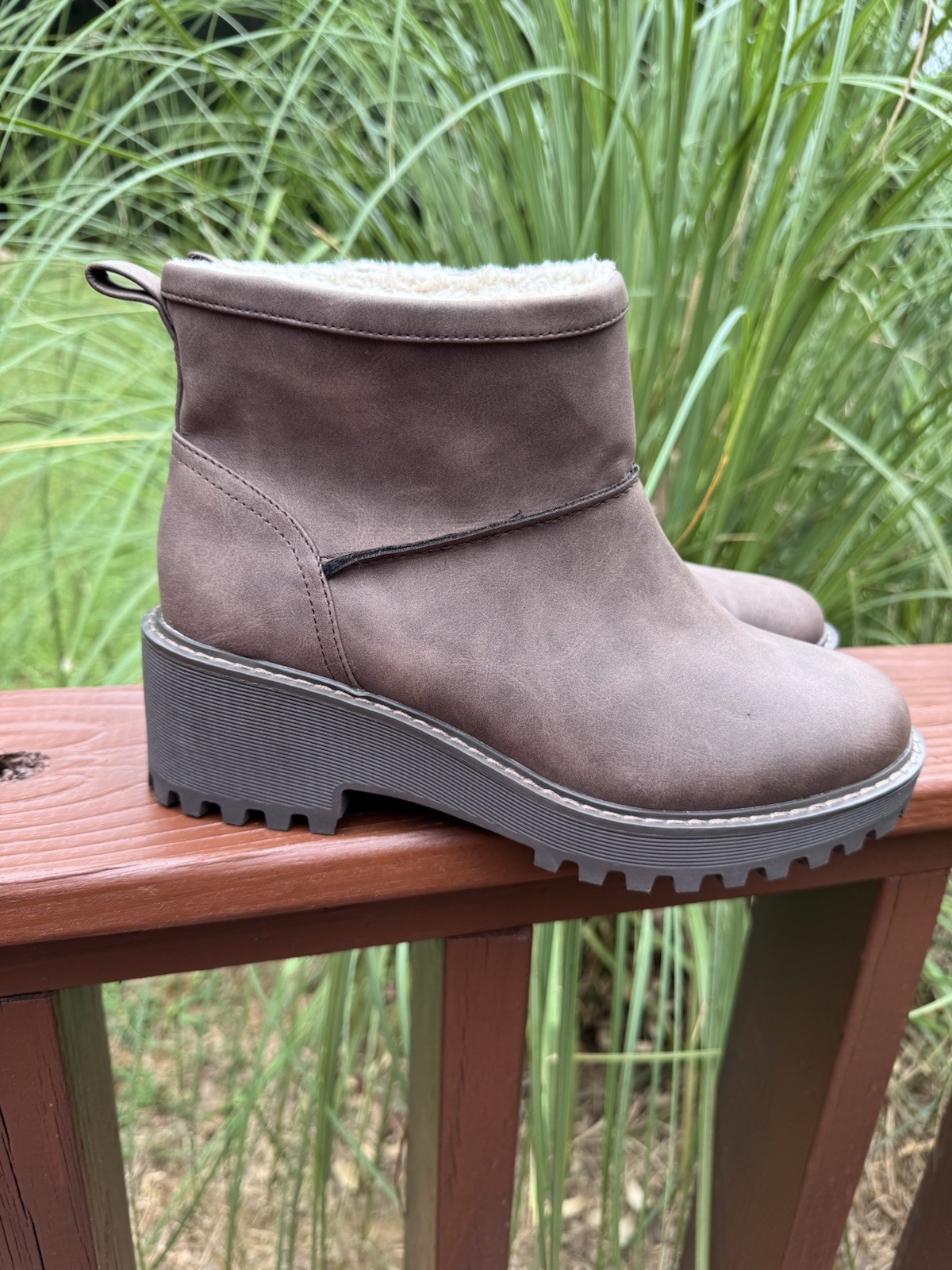 SAOLA Stivali Dolce Vita taglia 8 Meerah marrone vegan pelle chelsea suola grossa a strappo