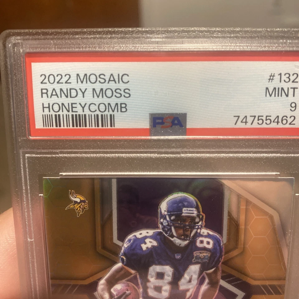 2022 Panini Mosaic - Honeycomb Prizm #132 Randy Moss - Image 3 of 4