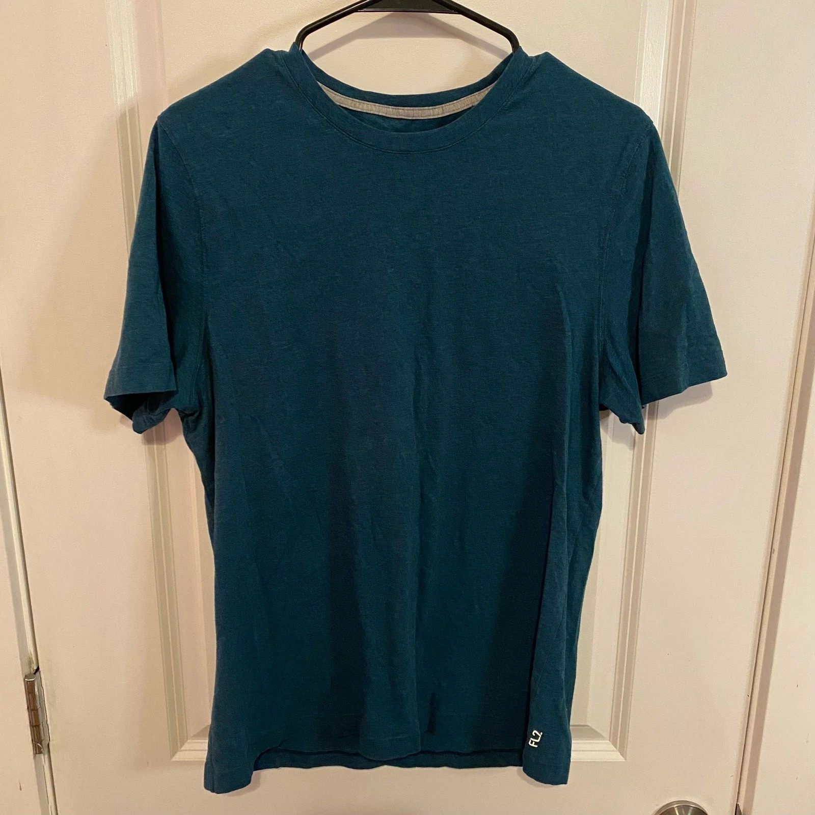 fabletics no size tag measurements in photos shirt