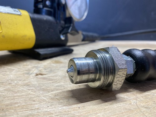 ENERPAC P142 Hydraulic Hand Pump 10000 PSI / 700 Bar w/ GF-10P Gauge - Picture 10 of 10