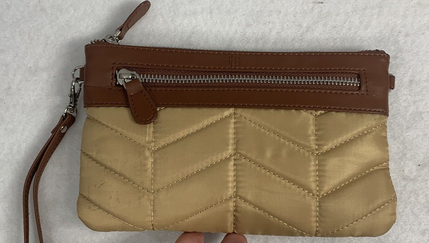 Quilted Nylon Handbag Butler 2-in-1 Bag with Phone Charger in Khaki-image