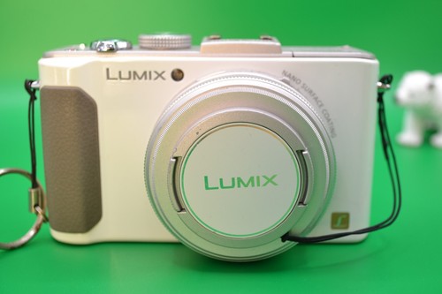 Panasonic LUMIX DMC-LX7 White Digital Camera #244 - Picture 3 of 17