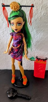 Monster High Jinafire Long Puppe - Mattel Scaris City of Frights Mit Koffer
