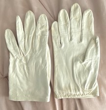 Ivory Leather Women's Gloves Wrist Length Vintage Style Solid Pattern Elegant