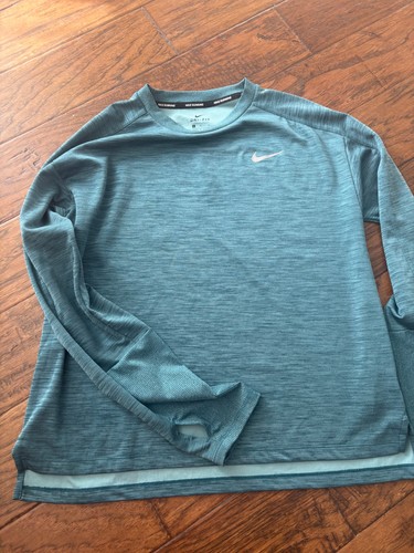 Lot of 4 Girls Athletic Tops Youth L/XL | Under Armour, Nike, Jordan, Old Navy - Picture 2 of 6