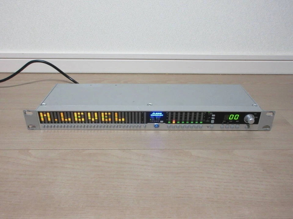 Alesis DEQ830 8-Channel Digital Graphic Equalizer 1U Rack with Power Cable Japan - Image 2 of 4