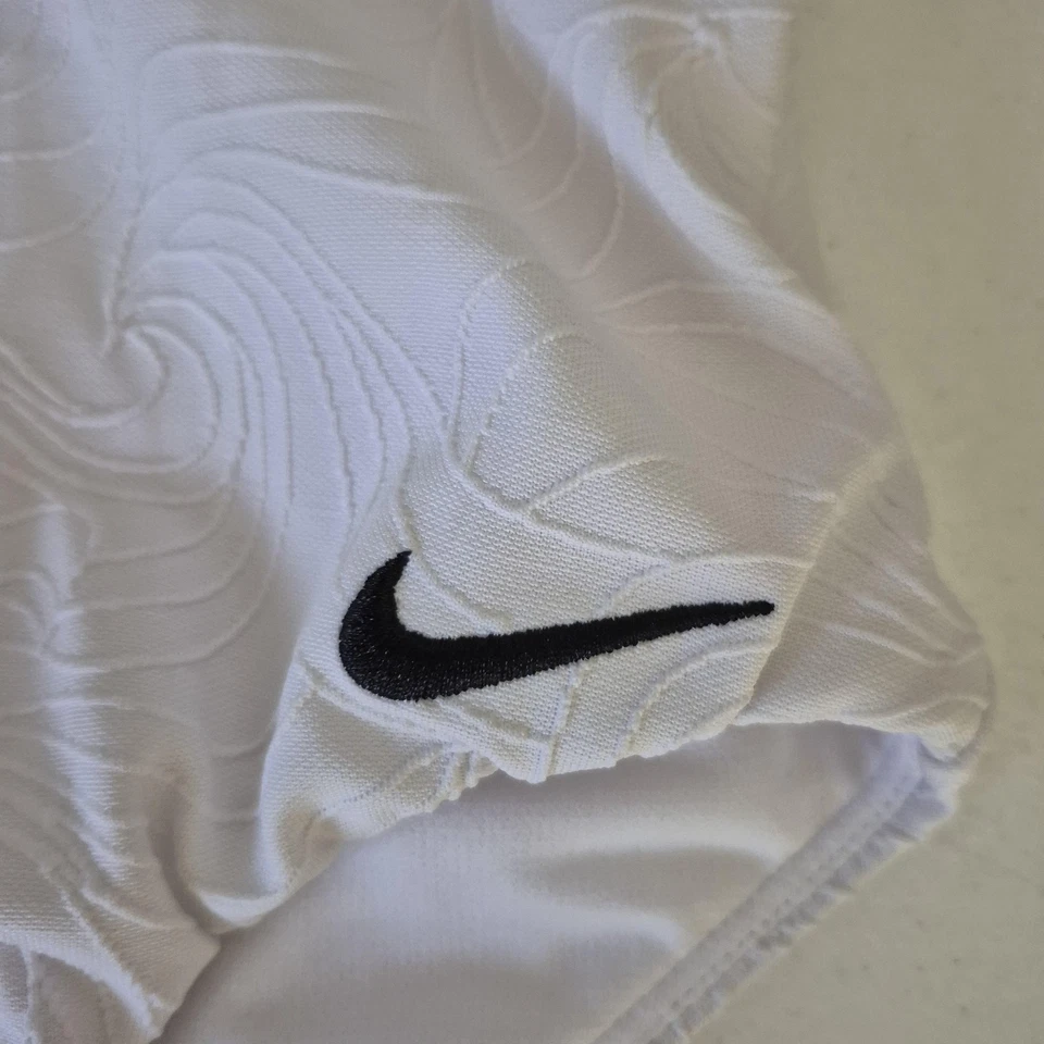 Traje de baño Nike para mujer mediano blanco texturizado traje de baño de una pieza NESSF261-100 Foto 3 de 4