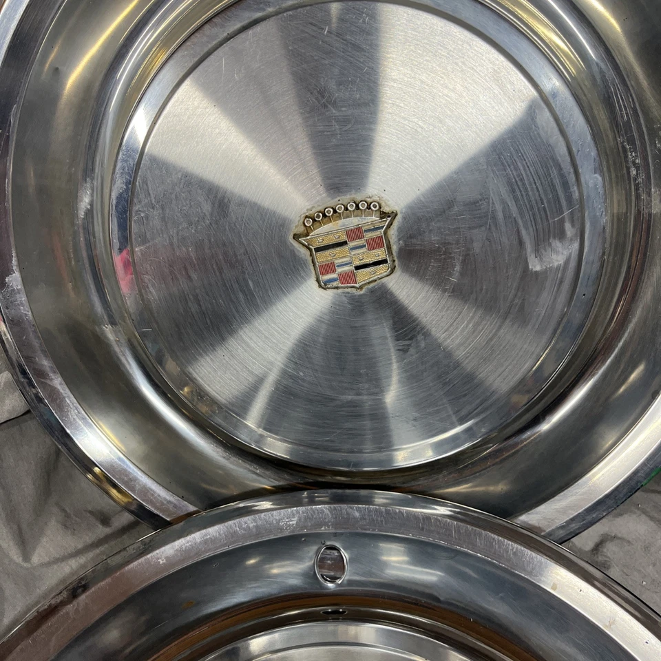 "Juego de tapacubos de 15"" vintage Cadillac 1974 1975 1976 cubiertas de rueda usadas desgaste menor 4" Foto 3 de 4