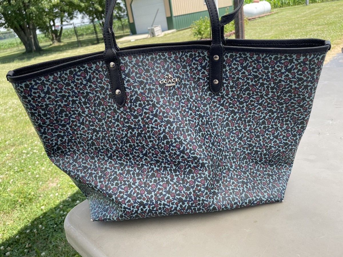 希少美品 COACH フラワープリント ボディバッグ　ネイビー レザー 花柄 Coach Purse Reversible City Tote Poppies Blue Floral Canvas