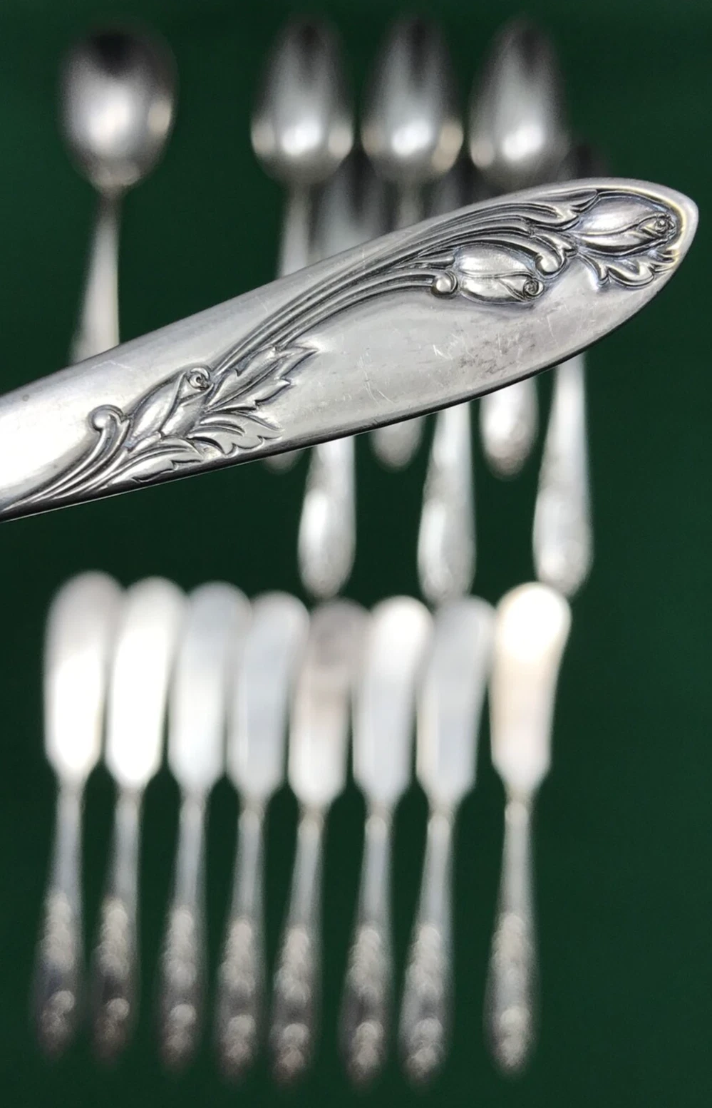 16 Pc GARDEN OF ROSES Silverplated SPREADERS SUGAR & TEASPOONS National