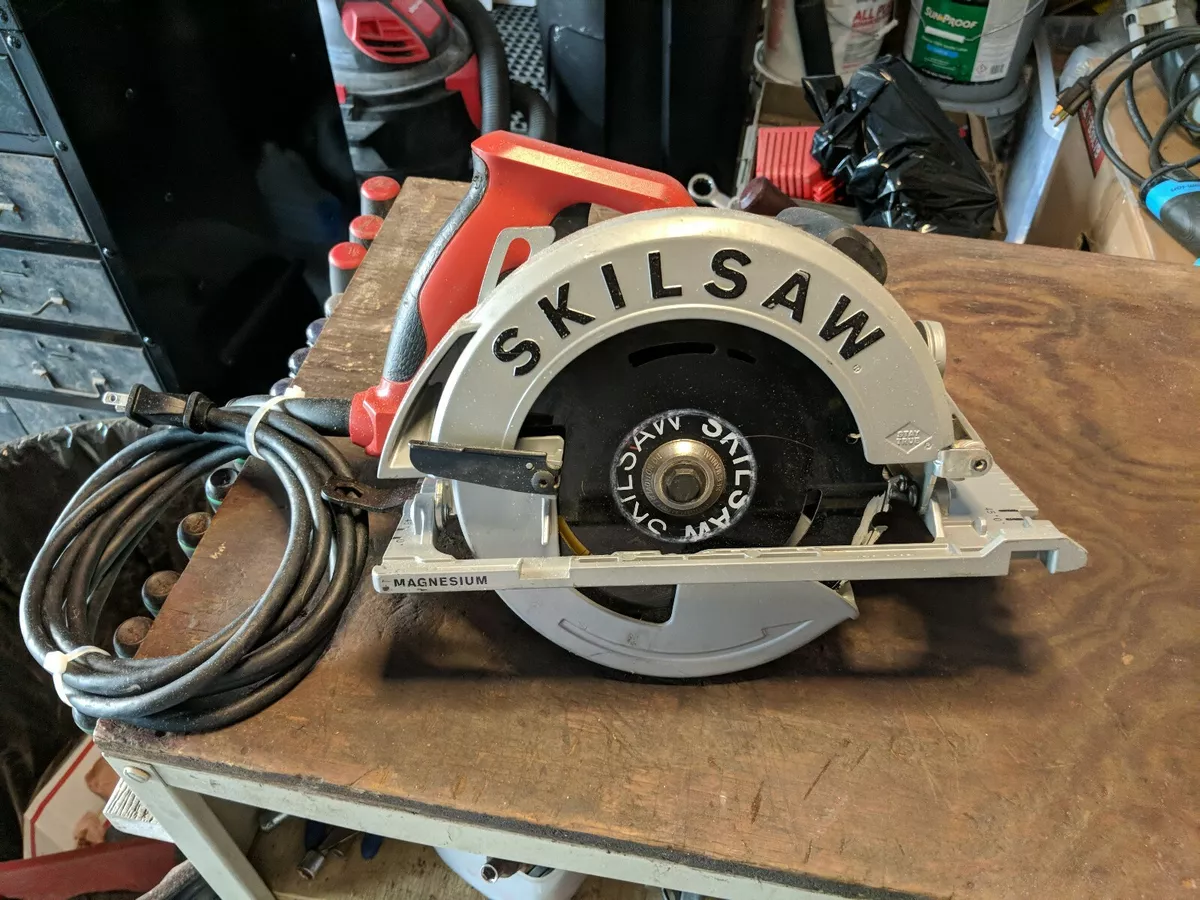 Skilsaw SPT67WL 01 7 1 4 In. Lightweight SIDEWINDER Circular Saw
