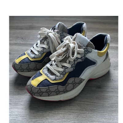 Gucci Men's Logo Print Lace Up Low Top Sneakers Beige Yellow Navy Rubber Sole