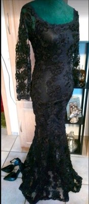 Kleid aus Spitze mit Schleppe, Größe 36 S