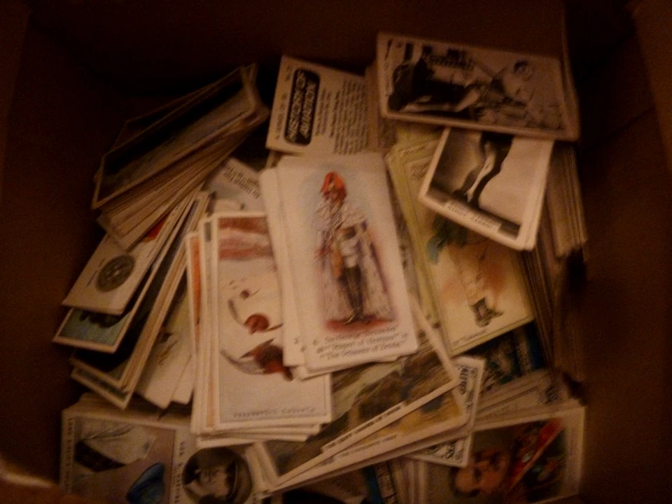 HUGE AMOUNT OF CIGARETTE CARDS 1000+ - Image 3 of 4