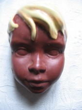 Eine seltene Wandmaske Bub Junge von Cortendorf aus den 50er Jahren handbemalt