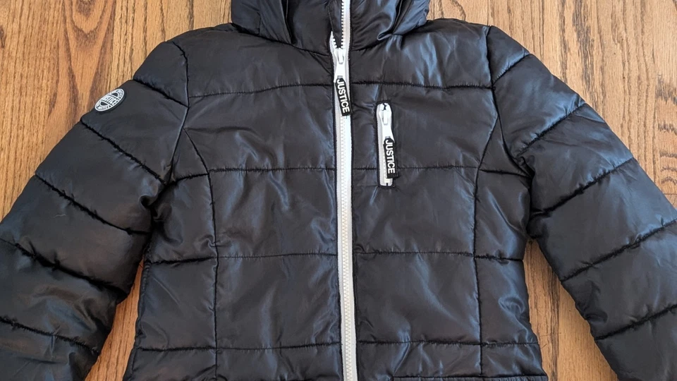 Justice девочек черный с капюшоном изолированный пуховик куртка с молнией зимнее пальто, размер 8 - Изображение 4 из 4