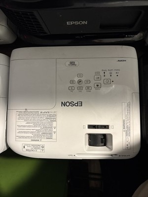 Epson PowerLite E20 3400 Lumens HDMI Projector REMOTE Included *LOW HOURS!*