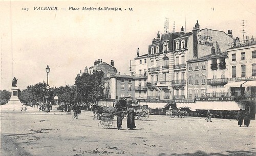 CPA 26 Valence - Place Du Champ De Mars, Le Marché Aux Boeufs (Carte Postale Animée, Années 1900)
