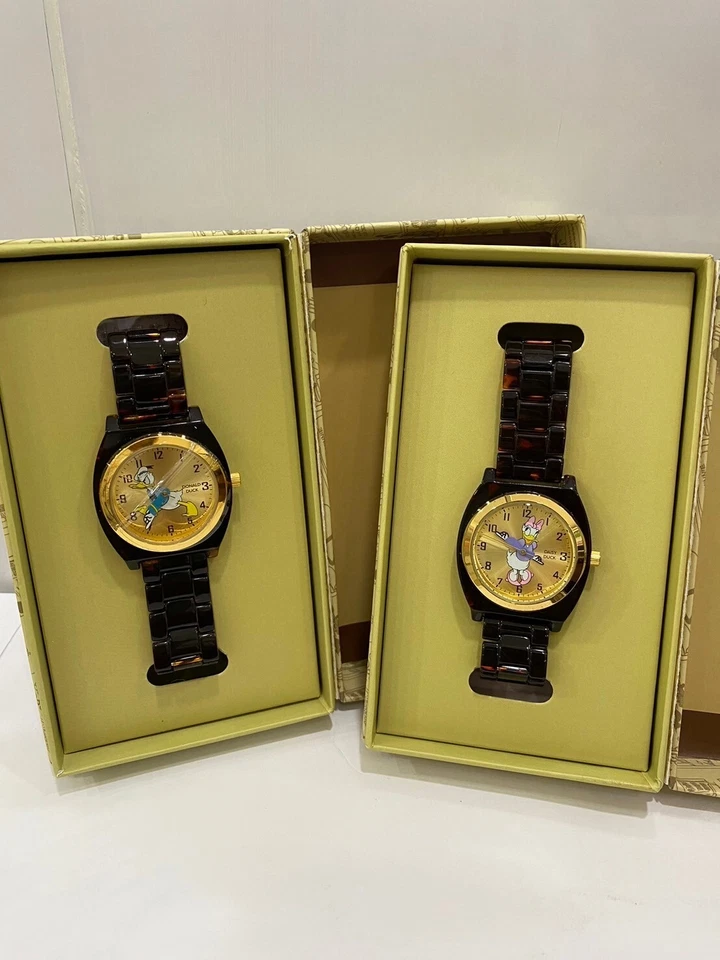 Reloj Pulsera Cuarzo Disney Donald Daisy Pato Brazo Mover Original Mickey Desde 1928 Foto 2 de 4